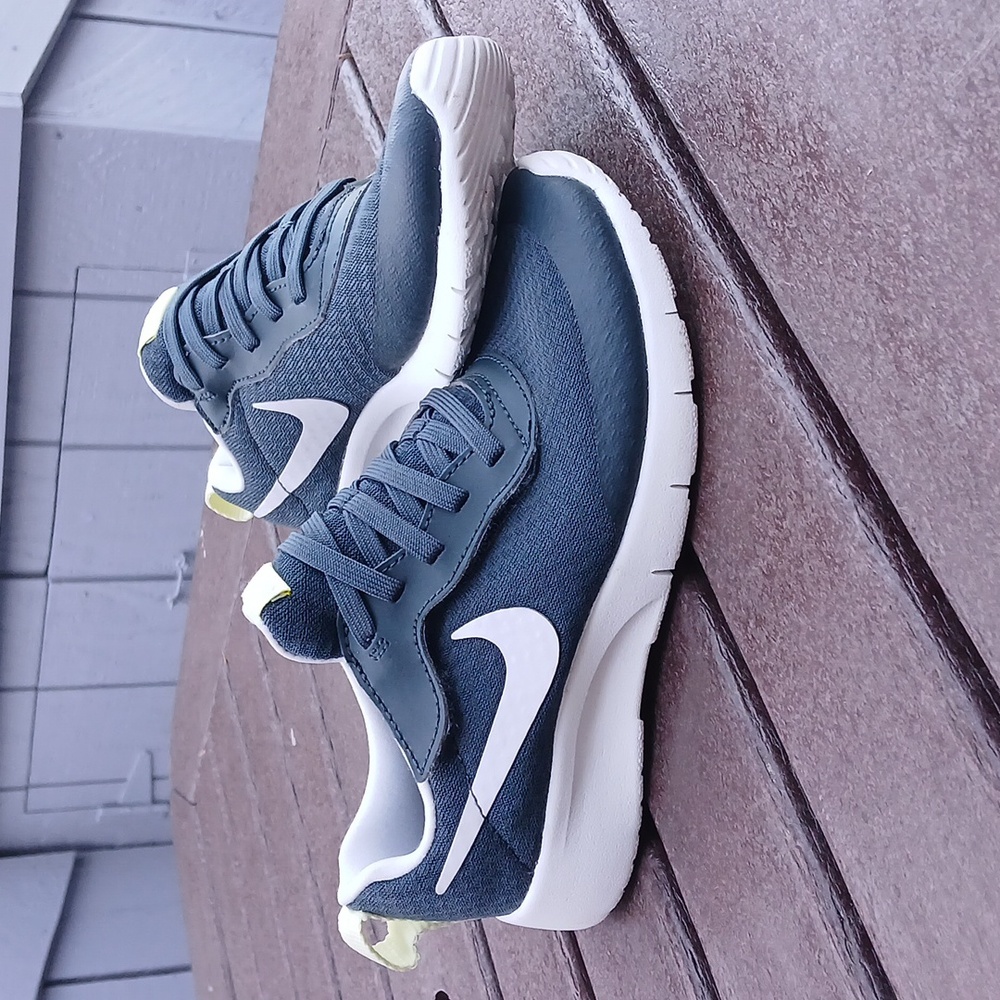 NWOT Kid's Nike Sneakers size 1.5, dark teal/greenish color